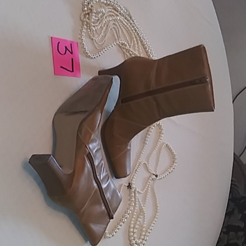 Boots - Picture 4 of 4